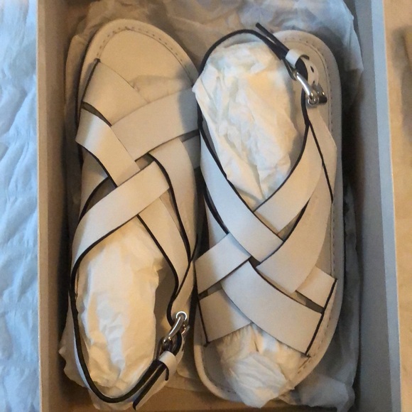 Prada Calzature Donna 
Comfy sandals
Worn once but it's not my type of shoes - Picture 4 of 5